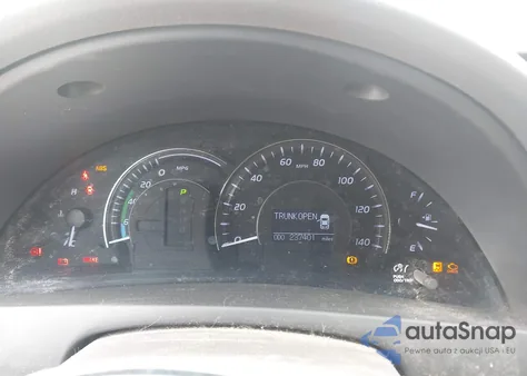 2011 Toyota Camry Hybrid z USA, uszkodzony, nr VIN 4T1BB3EK1BU143061